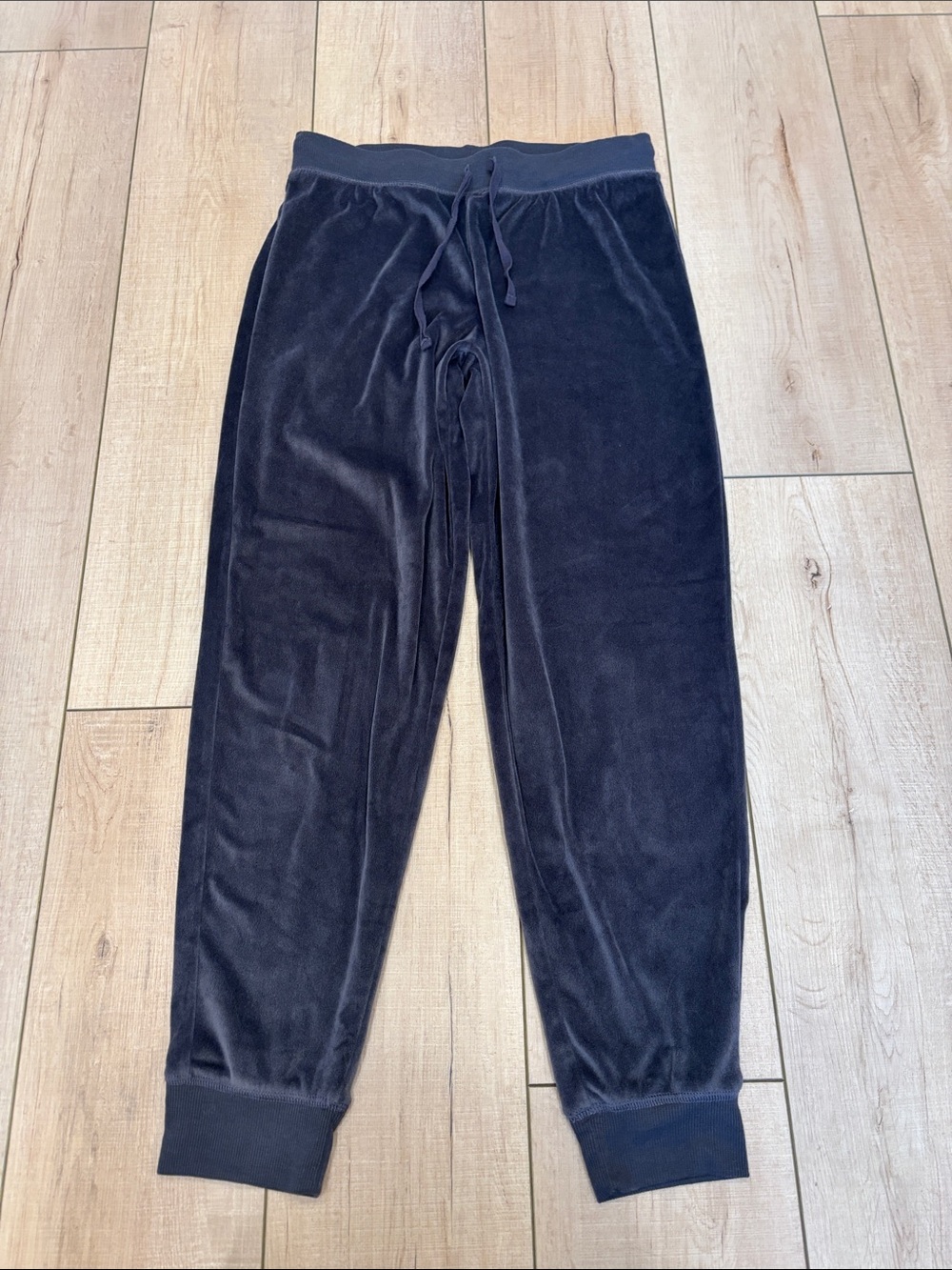 Honeylove Women’s Dark Gray Velour Joggers
